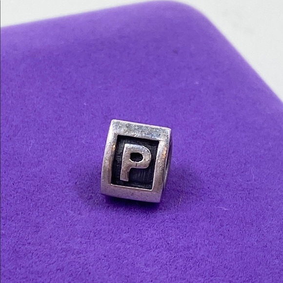 💛 Pandora Sterling Silver “P” Charm - Picture 1 of 3